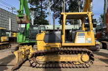 # **Tuyển Dụng Thợ Lái Máy Ủi tại Bình Dương – Công Trình Nhiều, Việc Làm Lâu Dài**